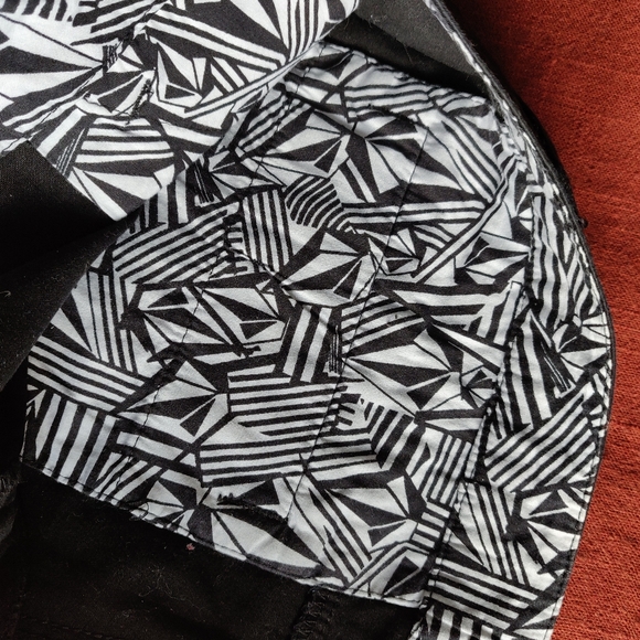 Volcom Shorts - Picture 6 of 6